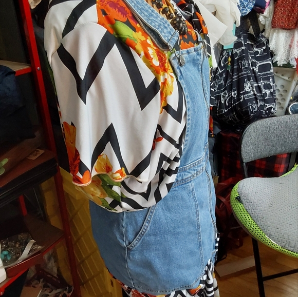 Upcycle overhaul and dress now two pieces you can wear that top or another - Picture 2 of 3